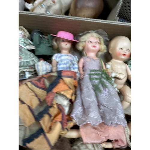 876 - Large Collection of Vintage & Antique Dolls