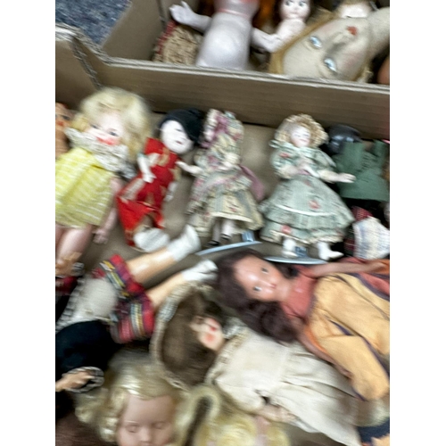 876 - Large Collection of Vintage & Antique Dolls