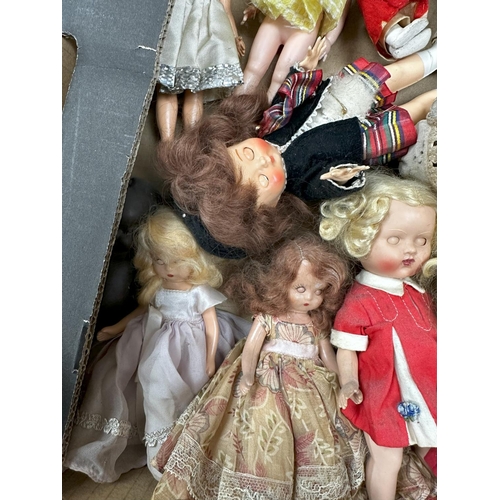 876 - Large Collection of Vintage & Antique Dolls