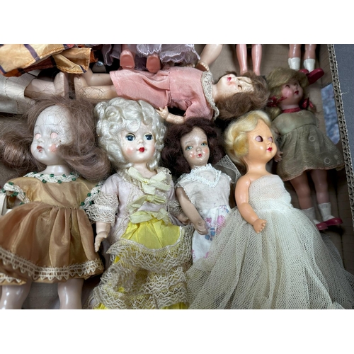 876 - Large Collection of Vintage & Antique Dolls