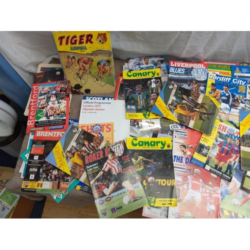 494 - Good Collection of Retro Collectors Cards incl. ?