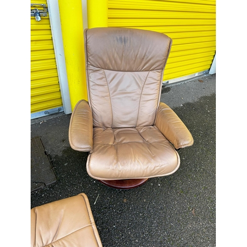 893 - A Pair of Vintage Ekornes Stressless Reclining Armchairs and Foot Stools