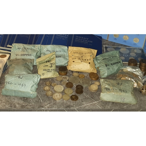 43 - A old collection of coins including British and World - Includes Silver Coins, Complete sets, loose ... 