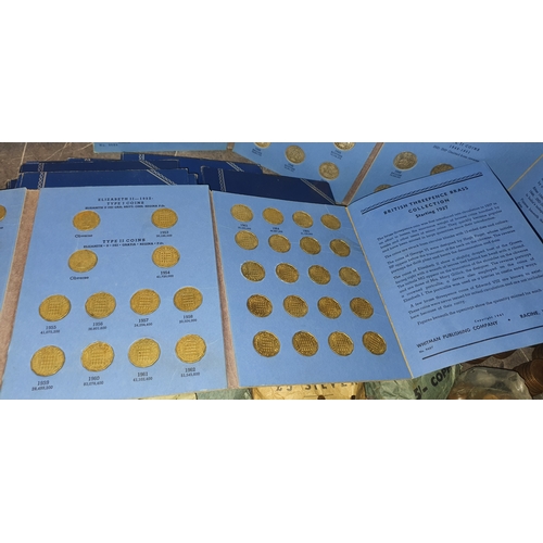 43 - A old collection of coins including British and World - Includes Silver Coins, Complete sets, loose ... 