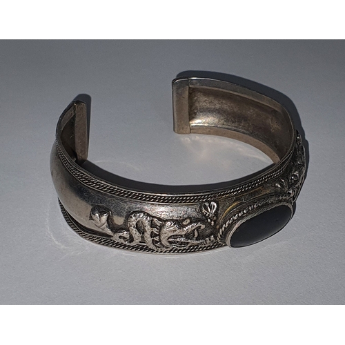 72 - Vintage dragon cuff bracelet with Stone