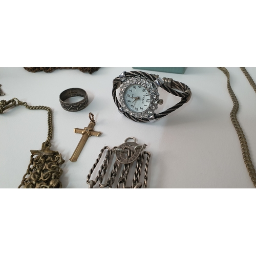 102 - Very nice selection of vintage jewellery including 925 silver, gold Cross and more