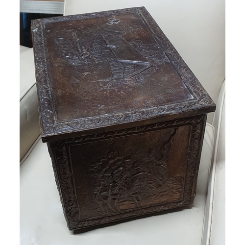 145 - Medium size vintage wooden box