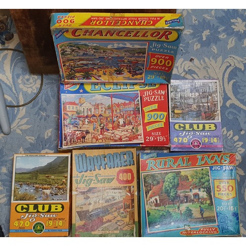 125 - Selection of vintage games & puzzles etc