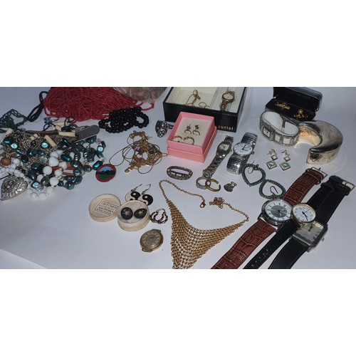 38 - Good selection of mixed small items from house clearance including Jewellery, Watches etc