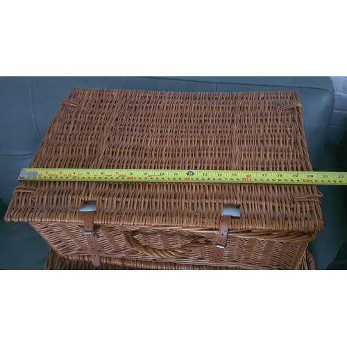 127 - Vintage wicker picnic basket hamper set