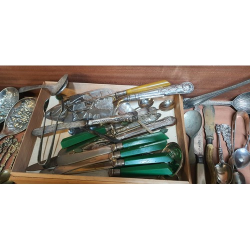 173 - Nice selection of vintage cutlery Inc Silver / Plate etc.