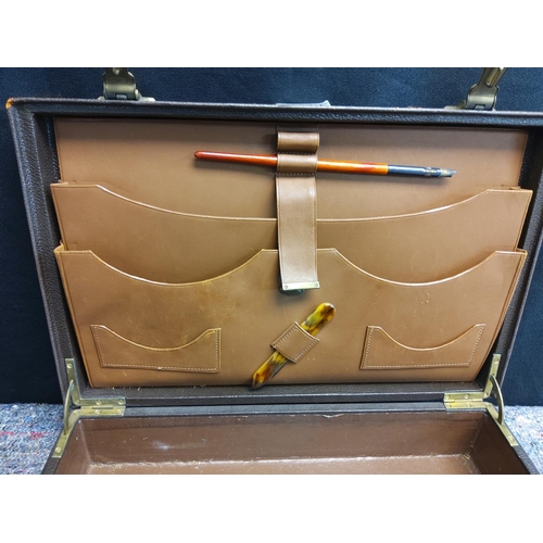 372 - Vintage Gents Leather Briefcase