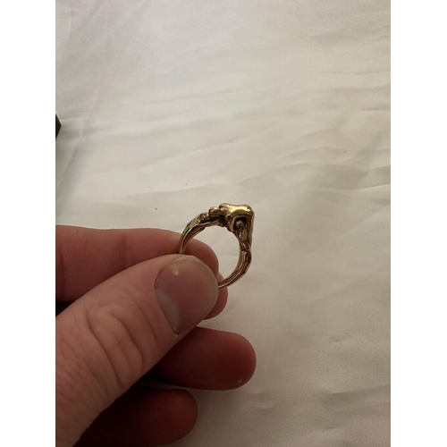 10 - Unusual 9ct Gold Erotic Ring 8.6g Size P