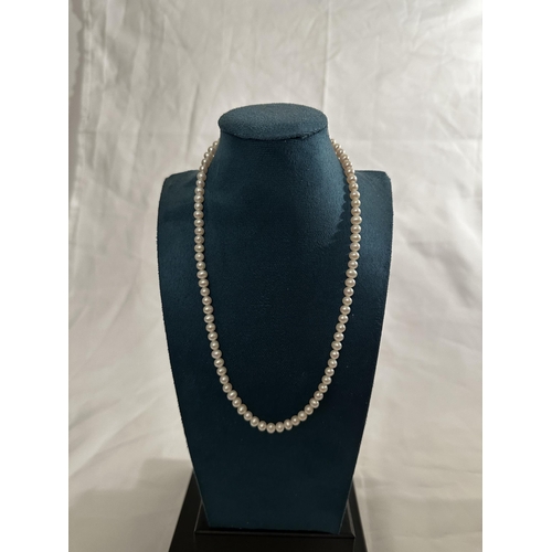 18 - 9ct Gold Clasp Pearl Necklace