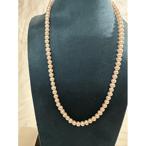 18 - 9ct Gold Clasp Pearl Necklace