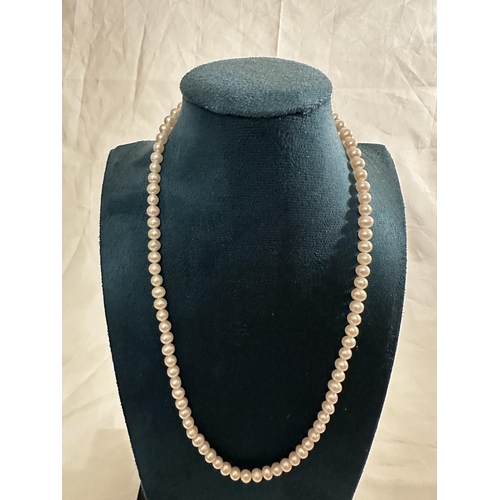 18 - 9ct Gold Clasp Pearl Necklace