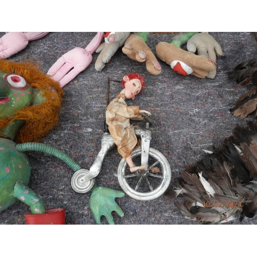 902 - Good Lot of Unusual Puppets etc