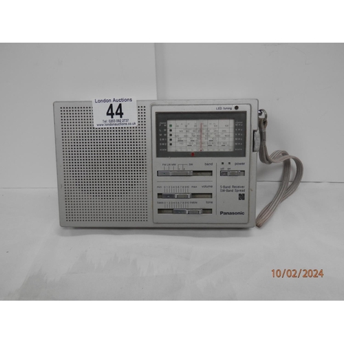 1044 - Panasonic 5 Band Radio Model RF 788L