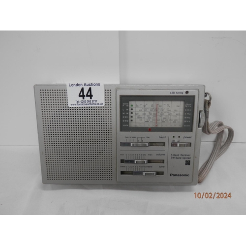 1044 - Panasonic 5 Band Radio Model RF 788L