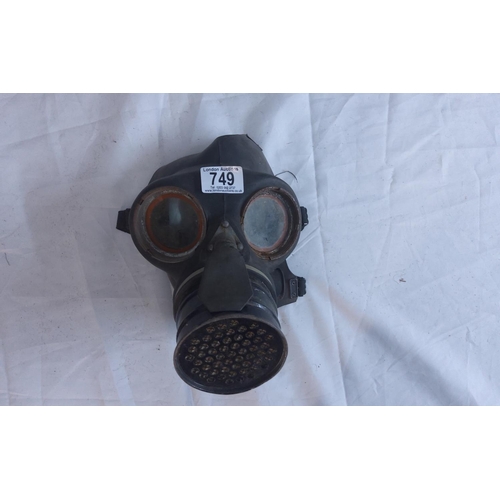 749 - Second World War Civilian Gas Mask