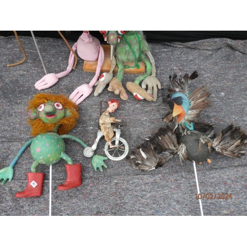 902 - Good Lot of Unusual Puppets etc