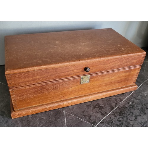 87 - A good quality antique wooden box