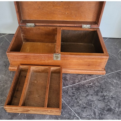 87 - A good quality antique wooden box