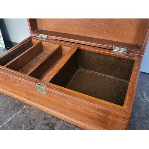 87 - A good quality antique wooden box