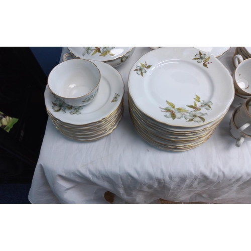 501 - Vintage China Dinner Service (76 pieces)