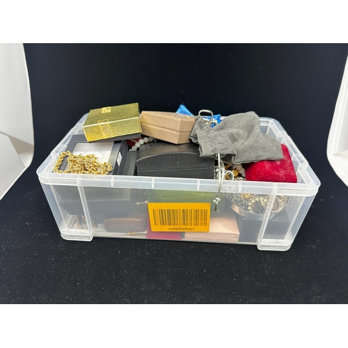 200 - Good Mixed Lot of House Clearance Jewellery incl. Silver plus a box of Silver items incl. Vesta Case... 