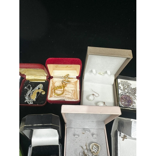 200 - Good Mixed Lot of House Clearance Jewellery incl. Silver plus a box of Silver items incl. Vesta Case... 