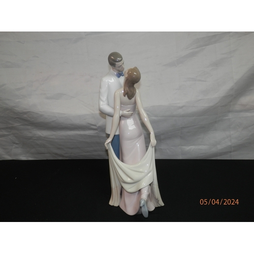 288 - Lladro Happy Anniversary Couple Figurine