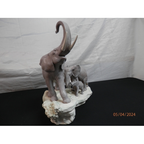 291 - Lladro Figurine: Family of Elephants