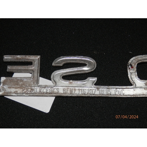 324 - Vintage Mercedes 280 SE Car Badge