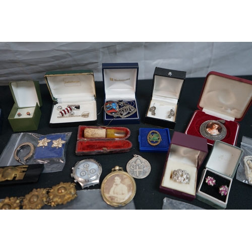 335 - Good Mixed Jewellery lot to Include Silver