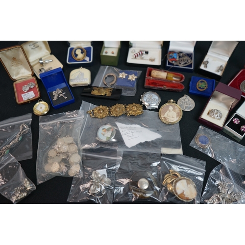 335 - Good Mixed Jewellery lot to Include Silver