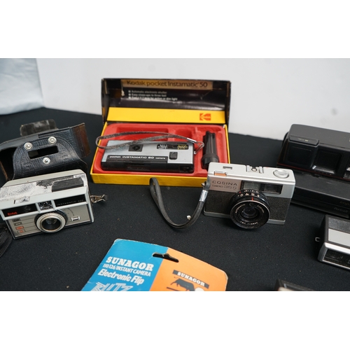 406 - Good Mixed Lot of Vintage Cameras