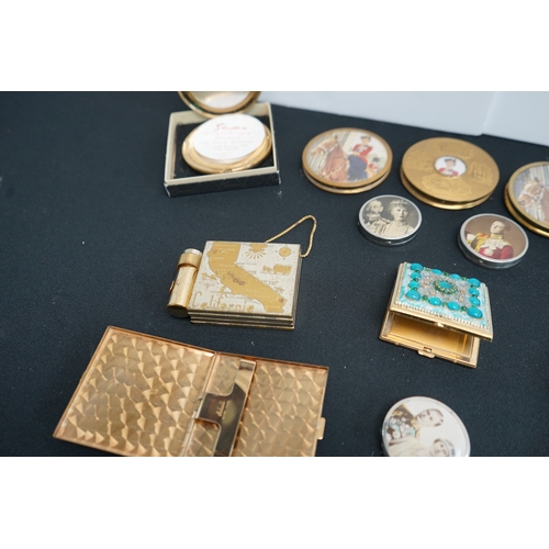 418 - Collection of Vintage Compacts etc