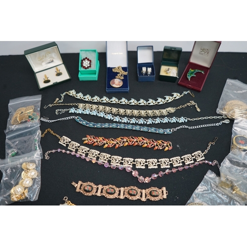 421 - Mixed lot of Jewellery