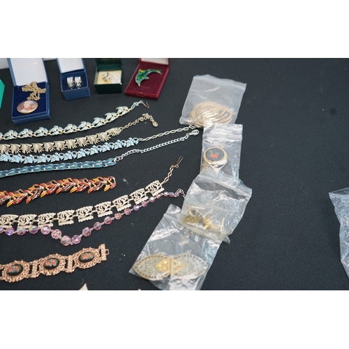 421 - Mixed lot of Jewellery