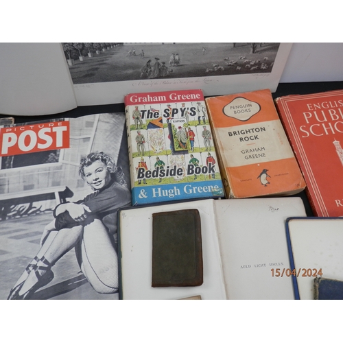 1258 - Small collection of vintage books and magazines