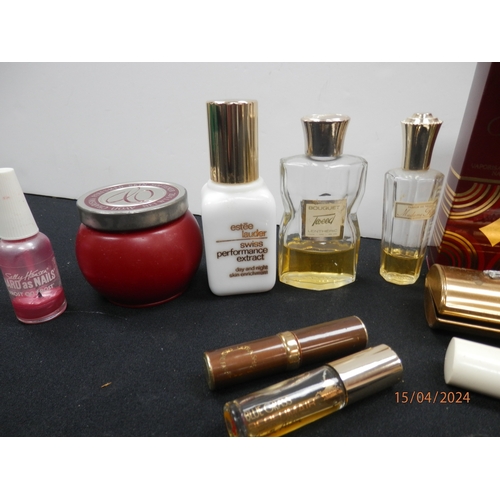 1262 - Good collection of vintage perfumes