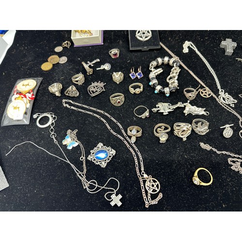 317 - Group of Antique and Vintage Silver Jewellery etc