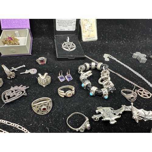 317 - Group of Antique and Vintage Silver Jewellery etc