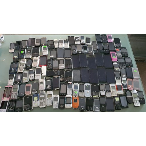 193 - A good selection of old mobile phones - includes Nokia, Blackberry etc