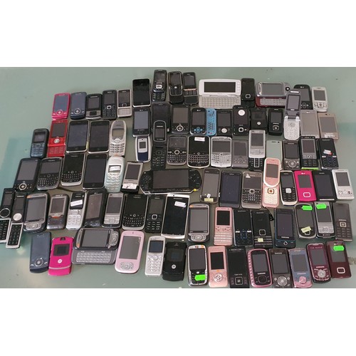 196 - Lot of old mobile phones - includes Nokia, Blackberry etc