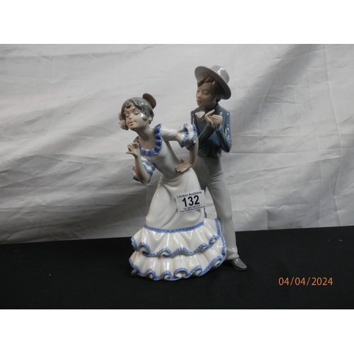 132 - Nao Figurine: Boy and Girl Dancing