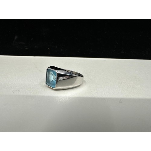 1C - Gents 18ct White Gold and Topaz Ring Size R 19.9g. Topaz approx 4.3ct