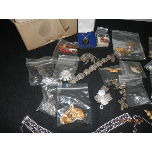 175 - Lot of Various Jewellery to include Silver