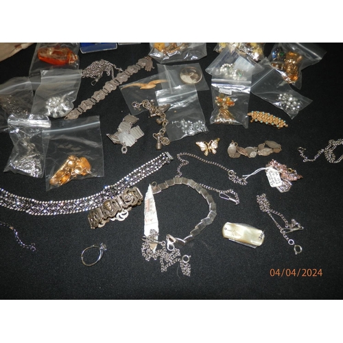 175 - Lot of Various Jewellery to include Silver